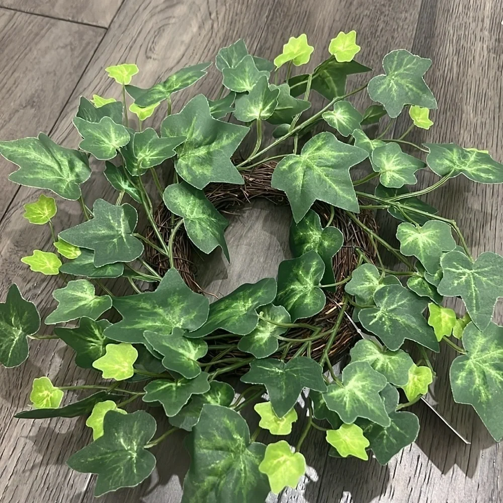 NWT Mini wreath and decorative florals